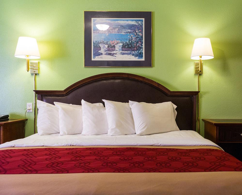 Econo Lodge Pryor Creek Ngoại thất bức ảnh