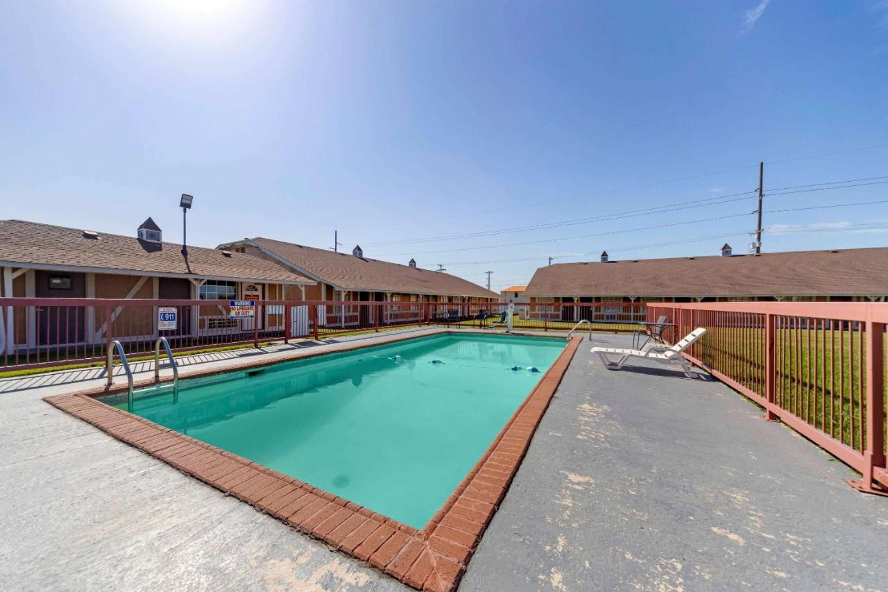 Econo Lodge Pryor Creek Ngoại thất bức ảnh