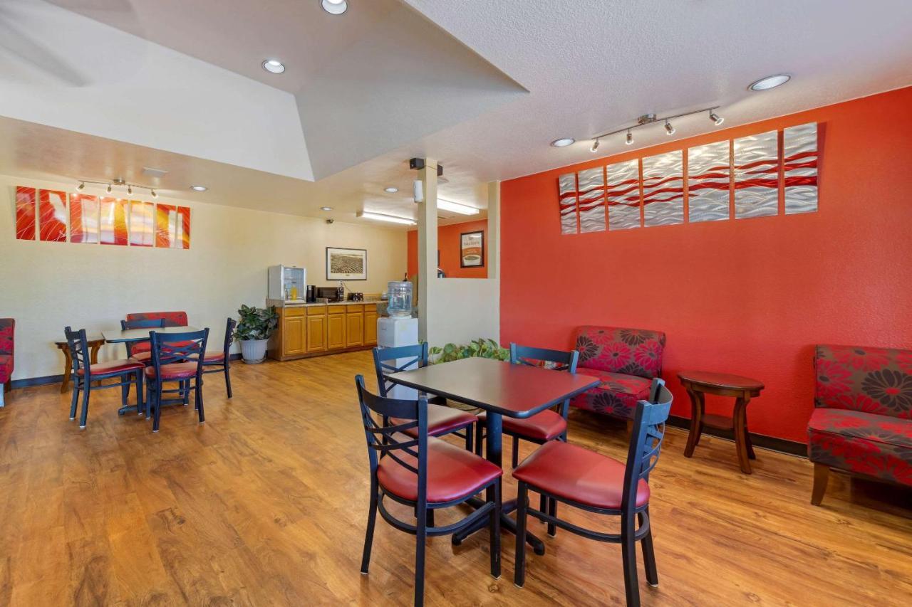Econo Lodge Pryor Creek Ngoại thất bức ảnh